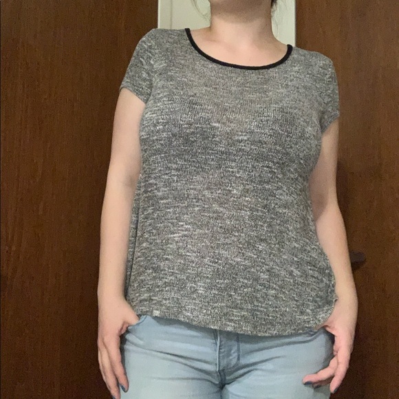 Grey leopard print split back shirt size large - Picture 2 of 7